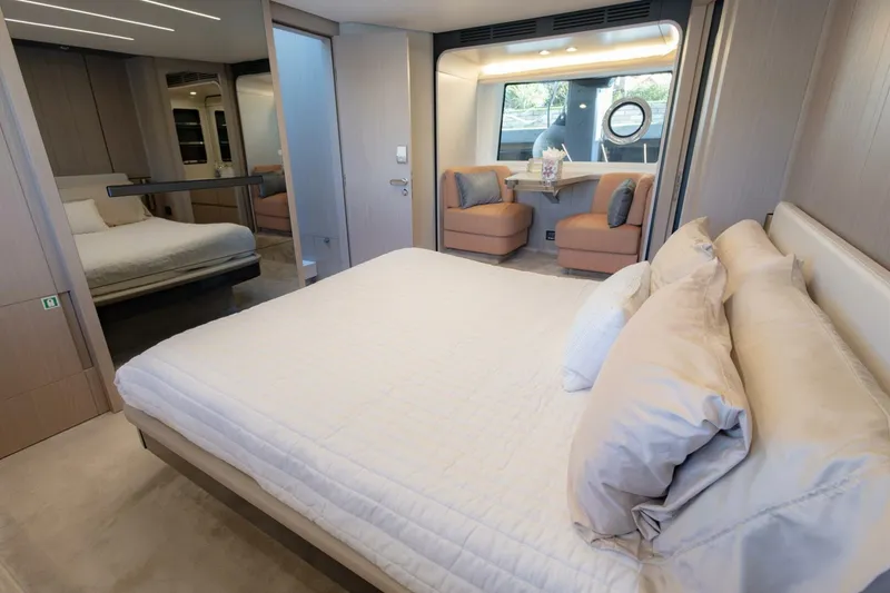 Slide: The Image of Azimut Fly 2021 - 35