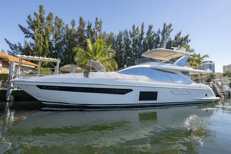 Slide: The Image of Azimut Fly 2021 - 4