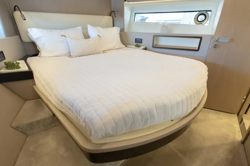 Slide: The Image of Azimut Fly 2021 - 41