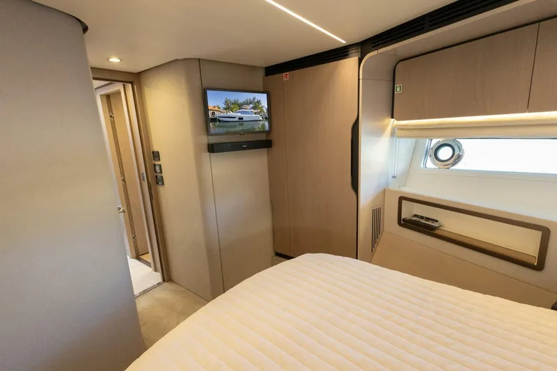 Slide: The Image of Azimut Fly 2021 - 42