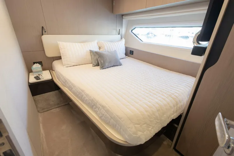 Slide: The Image of Azimut Fly 2021 - 43
