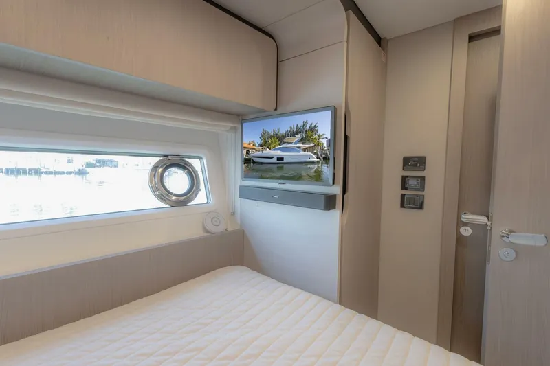 Slide: The Image of Azimut Fly 2021 - 44