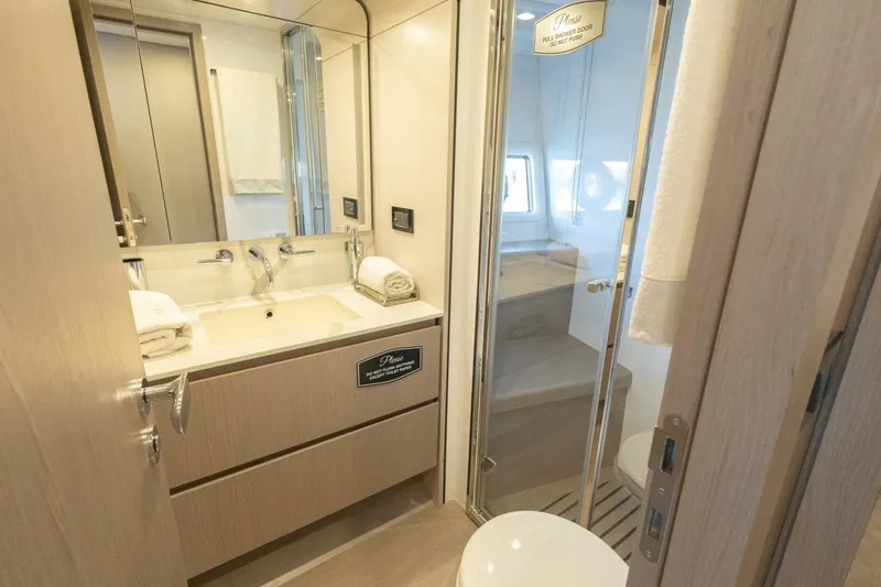 Slide: The Image of Azimut Fly 2021 - 47