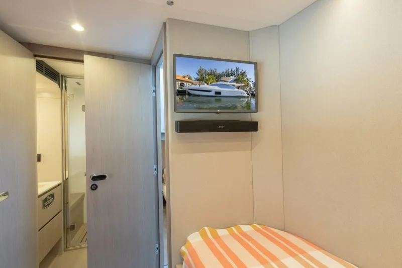 Slide: The Image of Azimut Fly 2021 - 49