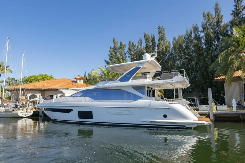 Slide: The Image of Azimut Fly 2021 - 5