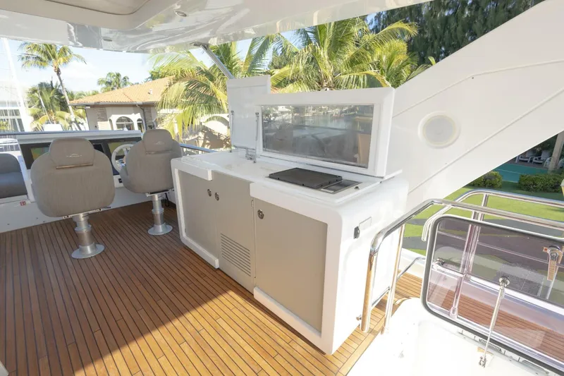 Slide: The Image of Azimut Fly 2021 - 52