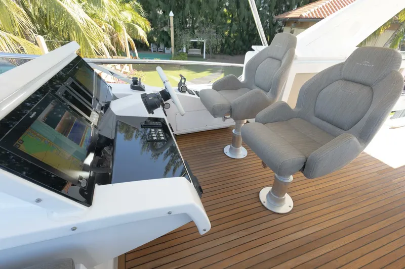 Slide: The Image of Azimut Fly 2021 - 56