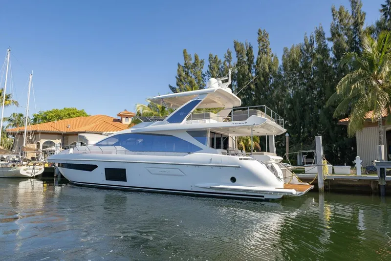 Slide: The Image of Azimut Fly 2021 - 6