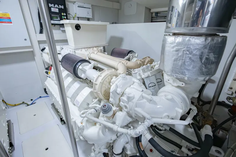 Slide: The Image of Azimut Fly 2021 - 72