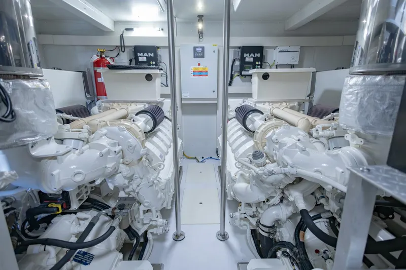Slide: The Image of Azimut Fly 2021 - 73