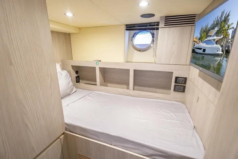 Slide: The Image of Azimut Fly 2021 - 79