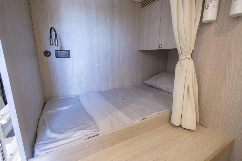 Slide: The Image of Azimut Fly 2021 - 80