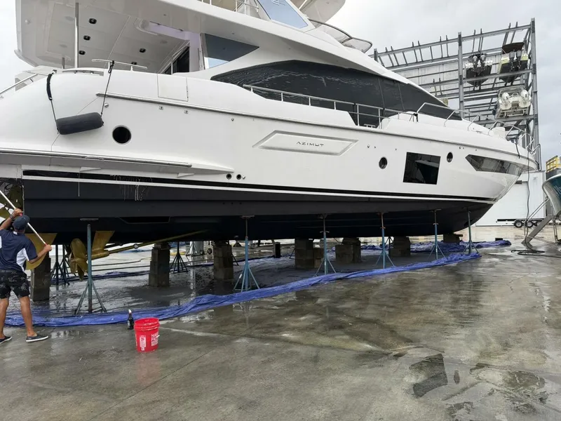 Slide: The Image of Azimut Fly 2021 - 82