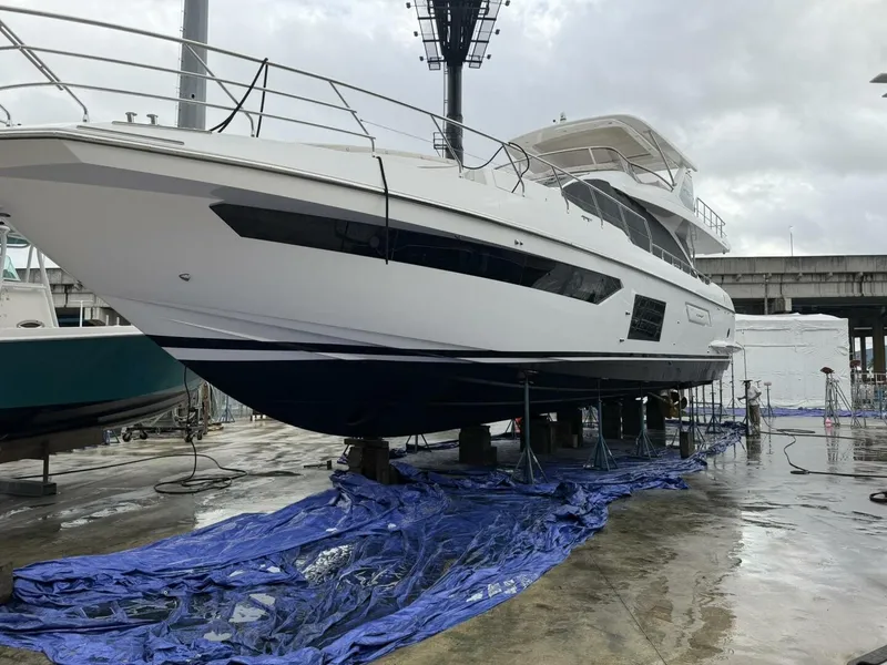 Slide: The Image of Azimut Fly 2021 - 83