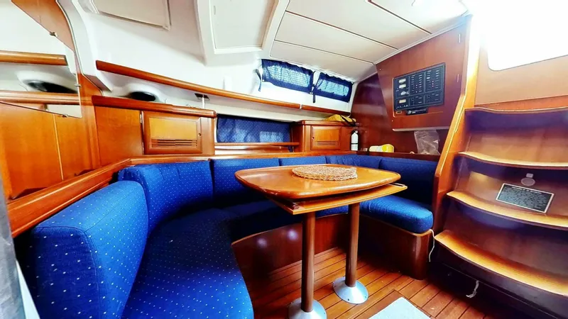 Slide: The Image of Beneteau 42cc 2003 - 10