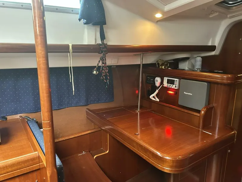 Slide: The Image of Beneteau 42cc 2003 - 15