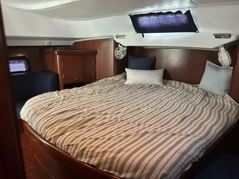 Slide: The Image of Beneteau 42cc 2003 - 19
