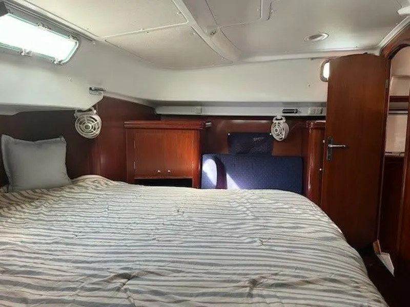 Slide: The Image of Beneteau 42cc 2003 - 20