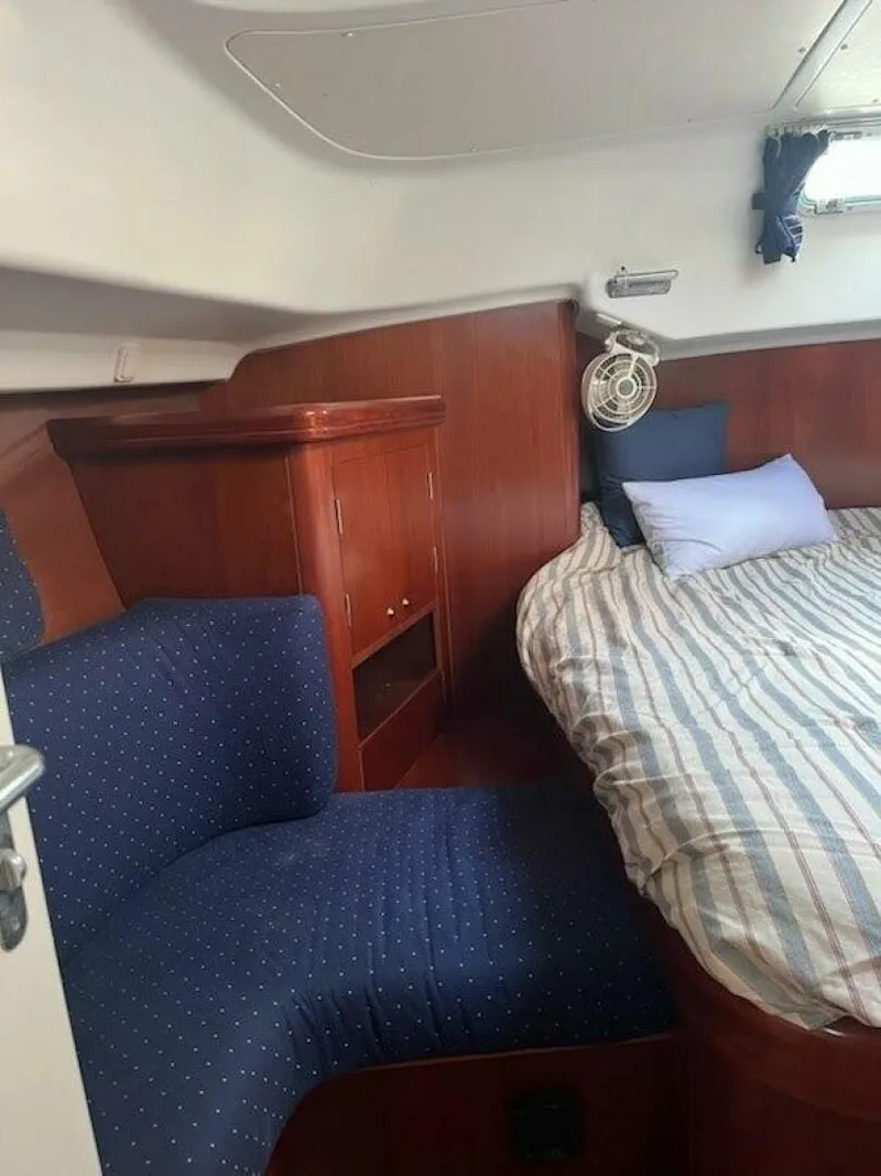 Slide: The Image of Beneteau 42cc 2003 - 23