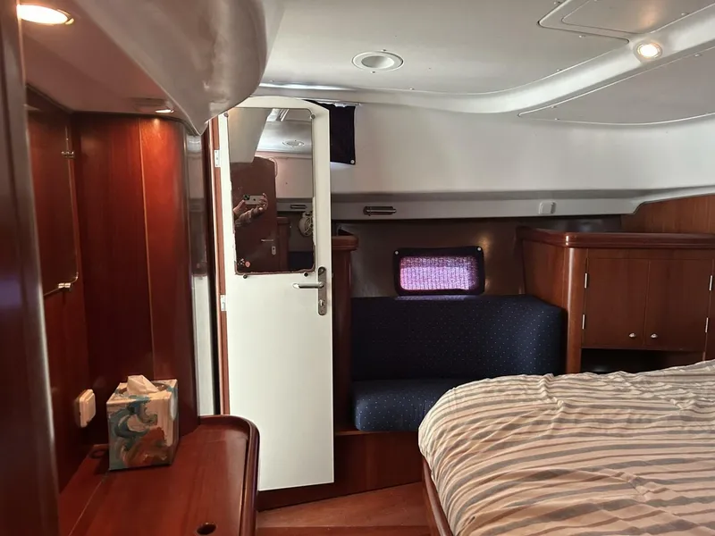 Slide: The Image of Beneteau 42cc 2003 - 25