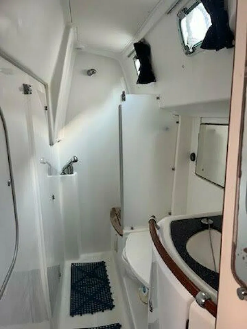 Slide: The Image of Beneteau 42cc 2003 - 27