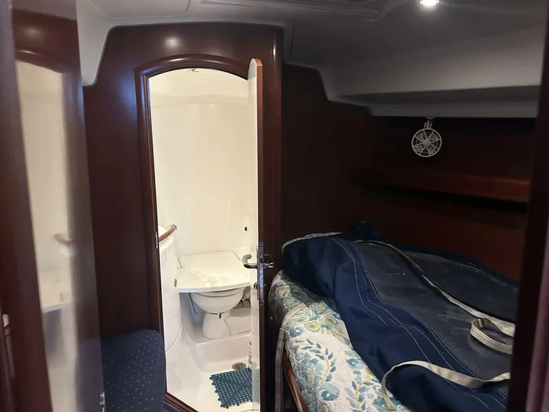 Slide: The Image of Beneteau 42cc 2003 - 31