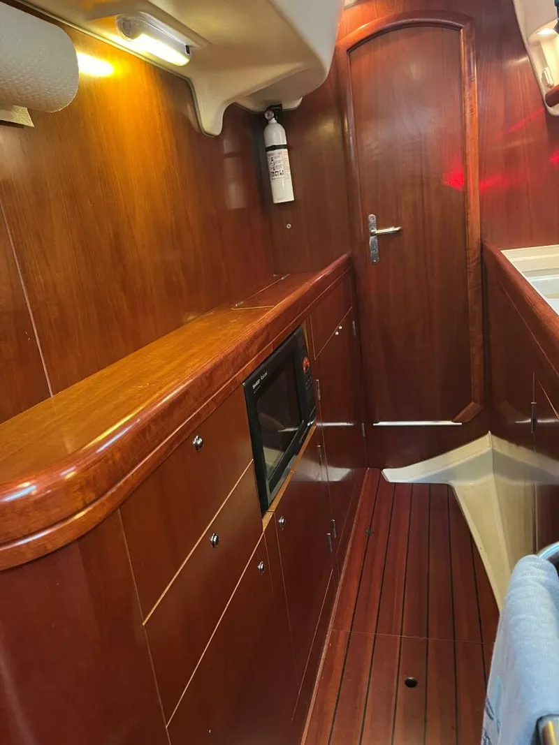 Slide: The Image of Beneteau 42cc 2003 - 34