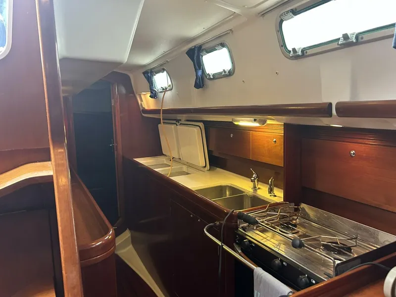 Slide: The Image of Beneteau 42cc 2003 - 36