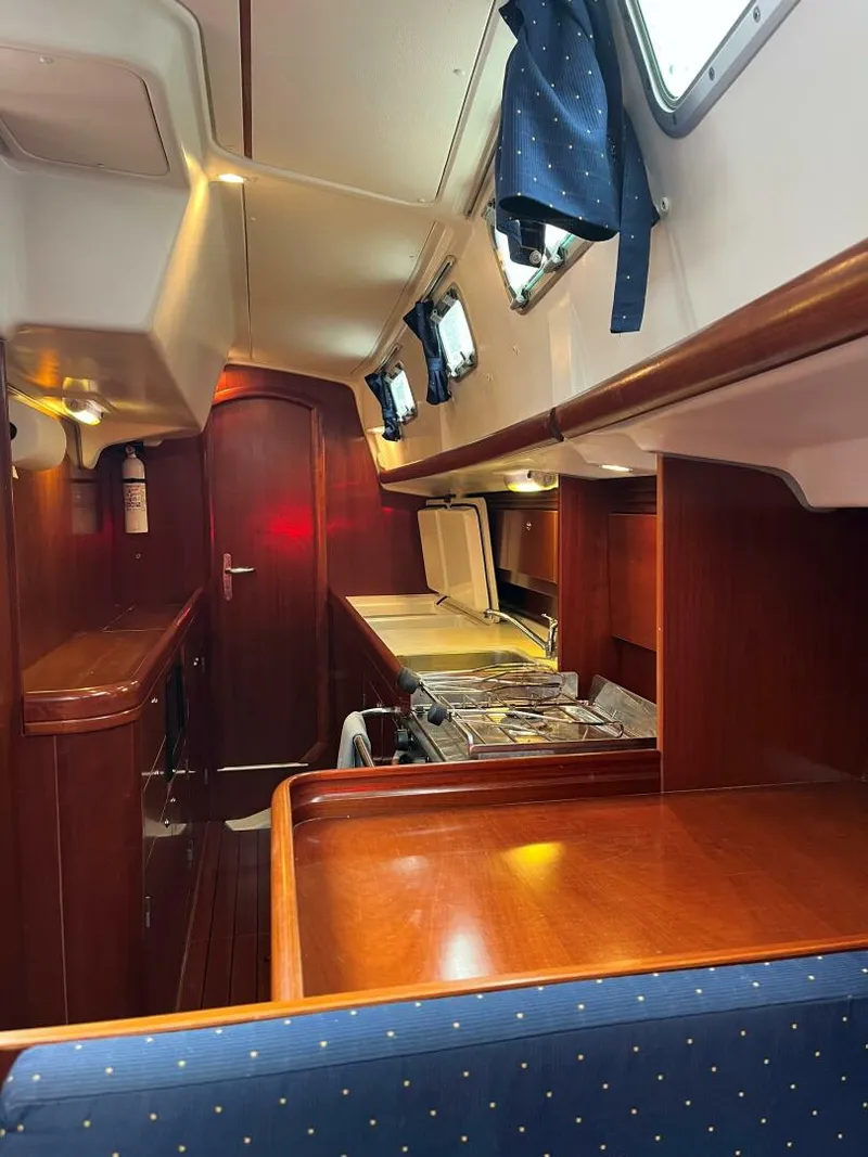 Slide: The Image of Beneteau 42cc 2003 - 37