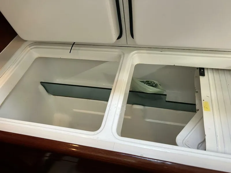Slide: The Image of Beneteau 42cc 2003 - 41
