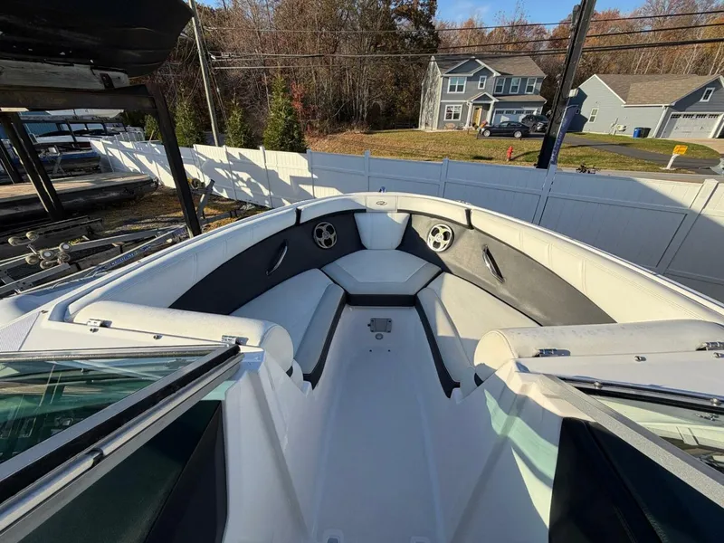 Slide: The Image of Regal 2000 ES Bowrider 2016 - 11
