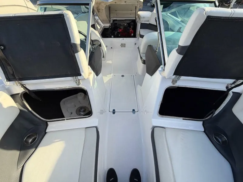 Slide: The Image of Regal 2000 ES Bowrider 2016 - 20