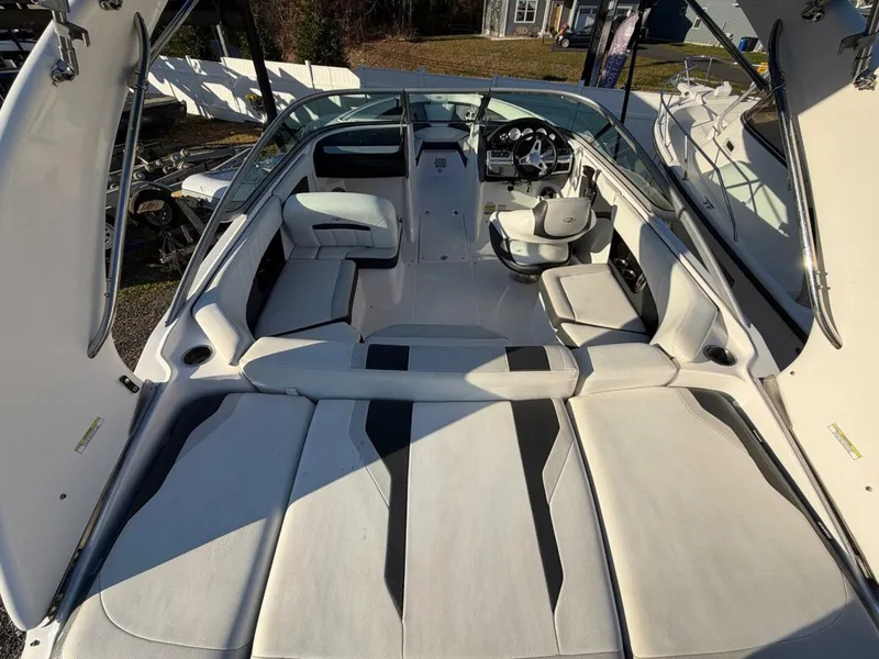 Slide: The Image of Regal 2000 ES Bowrider 2016 - 5