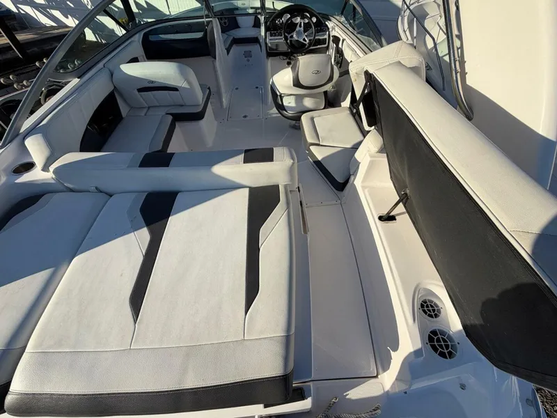 Slide: The Image of Regal 2000 ES Bowrider 2016 - 6