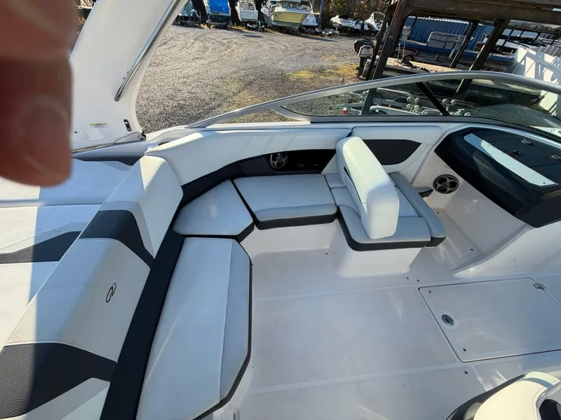 Slide: The Image of Regal 2000 ES Bowrider 2016 - 7