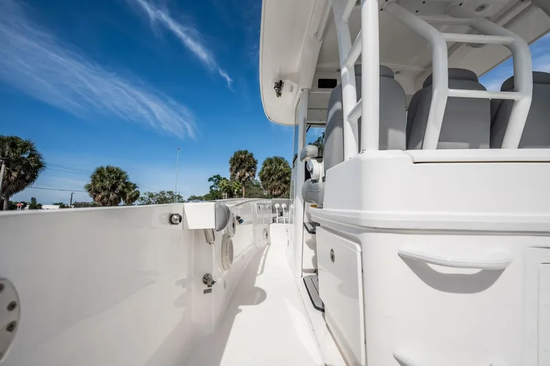 Slide: The Image of Everglades 335 Center Console 2021 - 19