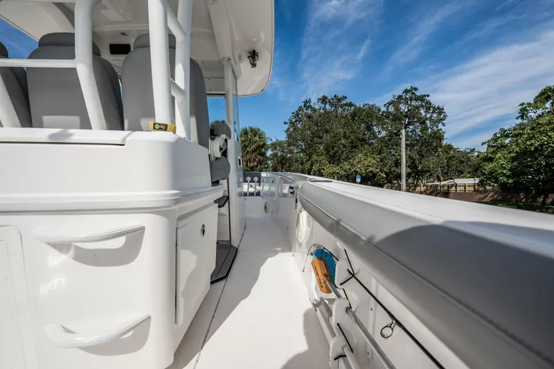 Slide: The Image of Everglades 335 Center Console 2021 - 20