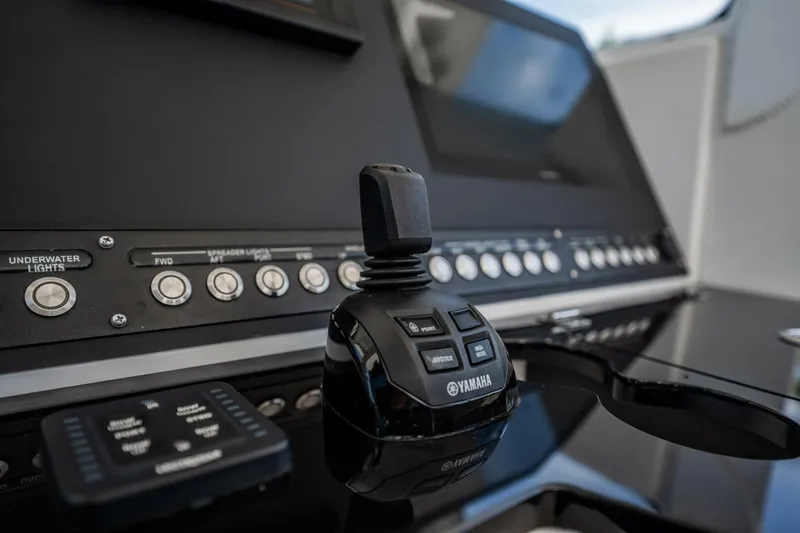 Slide: The Image of Everglades 335 Center Console 2021 - 28