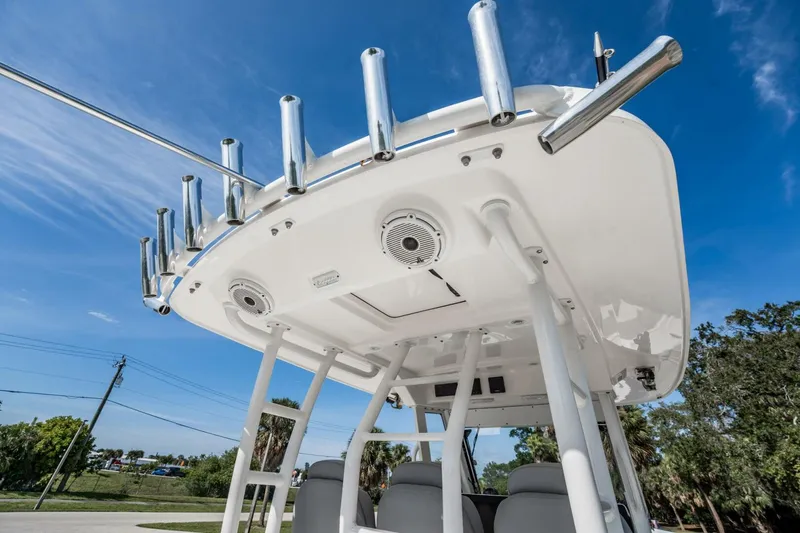 Slide: The Image of Everglades 335 Center Console 2021 - 33