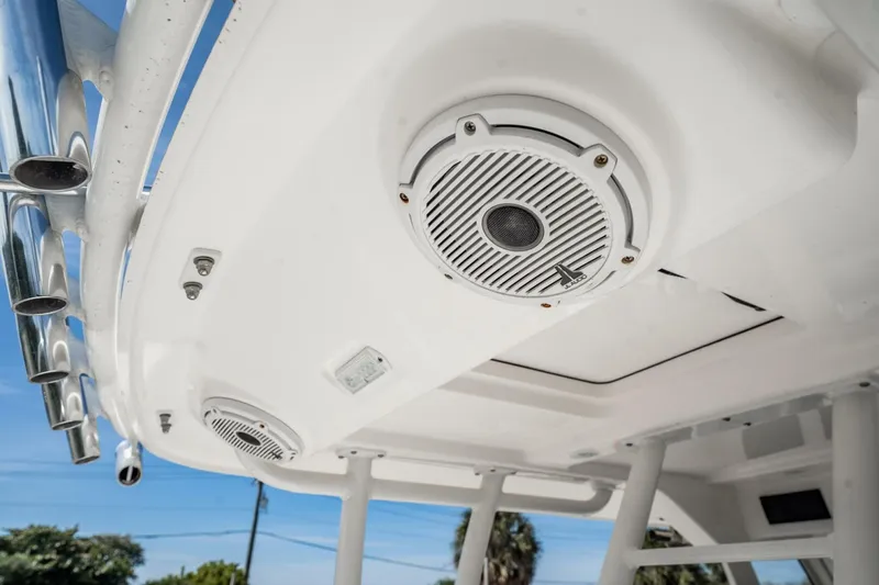 Slide: The Image of Everglades 335 Center Console 2021 - 34
