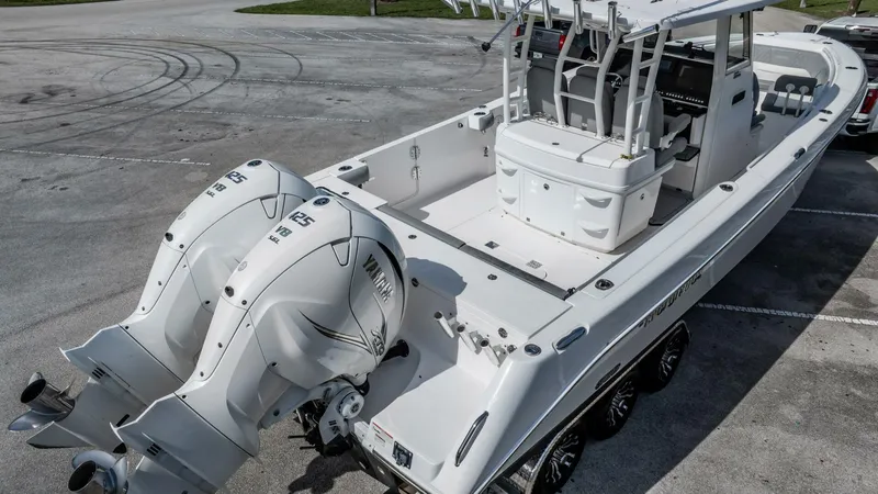 Slide: The Image of Everglades 335 Center Console 2021 - 36