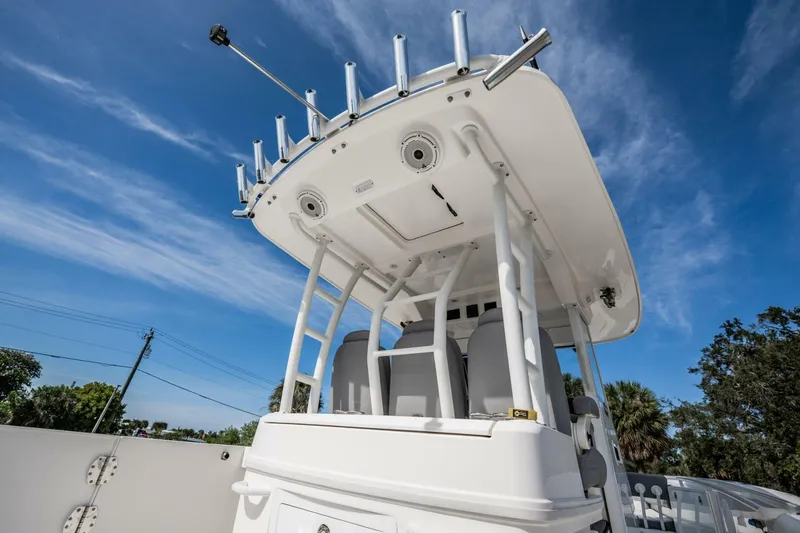 Slide: The Image of Everglades 335 Center Console 2021 - 37