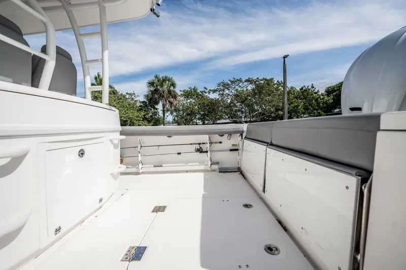 Slide: The Image of Everglades 335 Center Console 2021 - 40