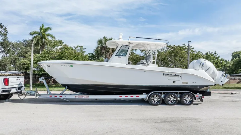 Slide: The Image of Everglades 335 Center Console 2021 - 5
