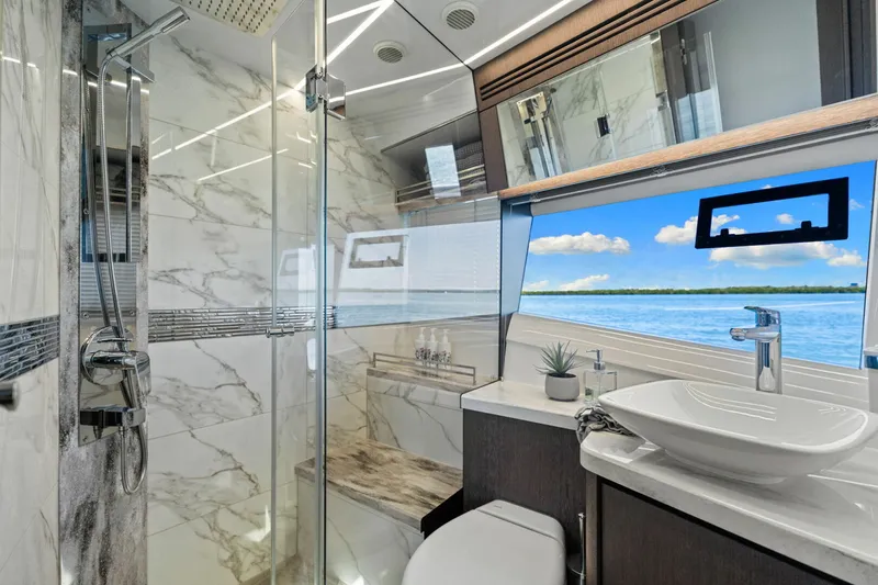 Slide: The Image of Galeon 680 FLYBRIDGE 2020 - 44
