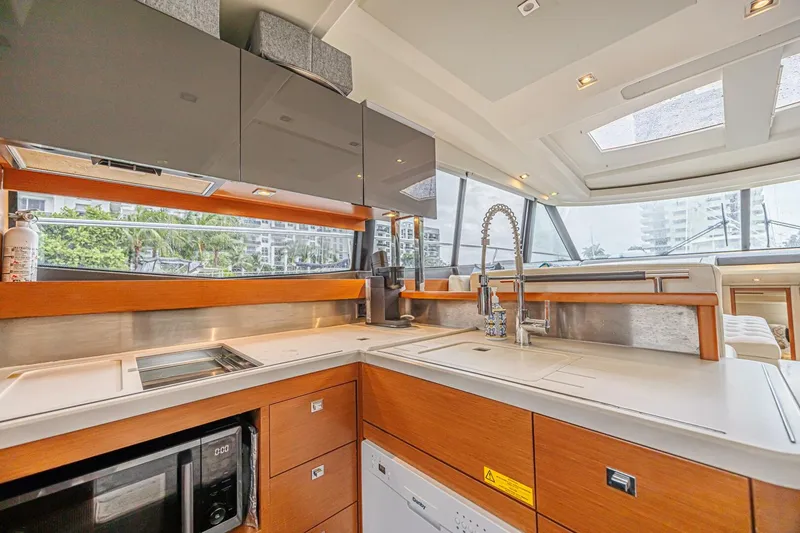 Slide: The Image of Prestige 550S 2013 - 16