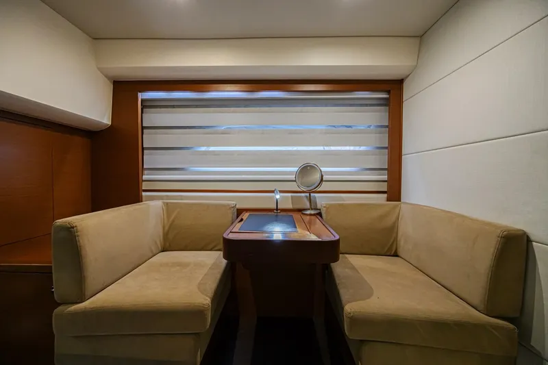 Slide: The Image of Prestige 550S 2013 - 24