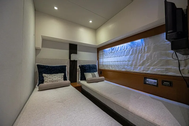 Slide: The Image of Prestige 550S 2013 - 32