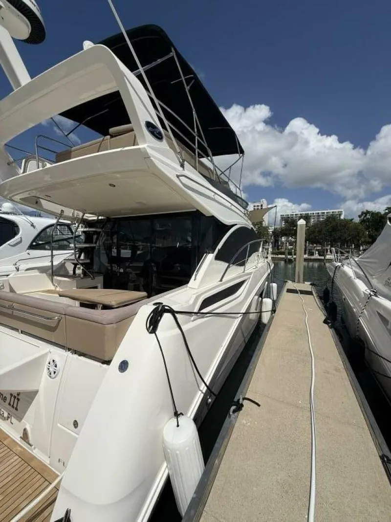 Slide: The Image of Sea Ray FLY 400 2018 - 11