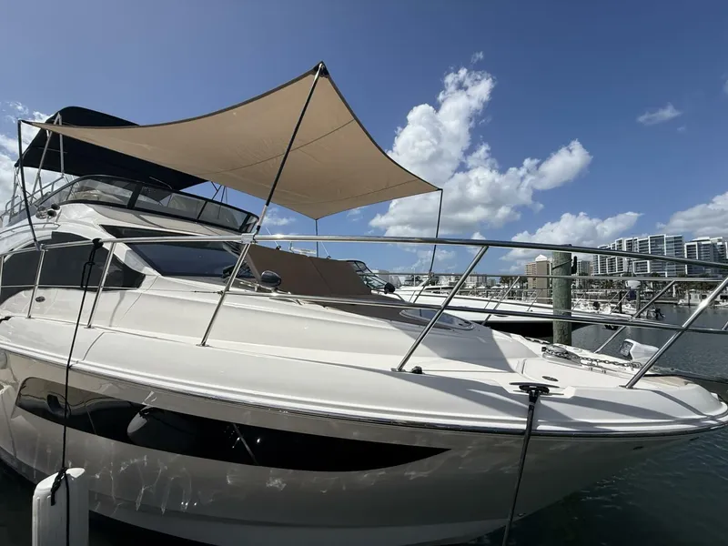 Slide: The Image of Sea Ray FLY 400 2018 - 12
